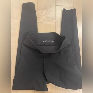 Aritzia TNA action leggings